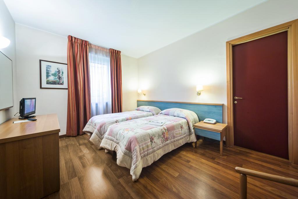 Hotel Roma Aosta Habitación foto