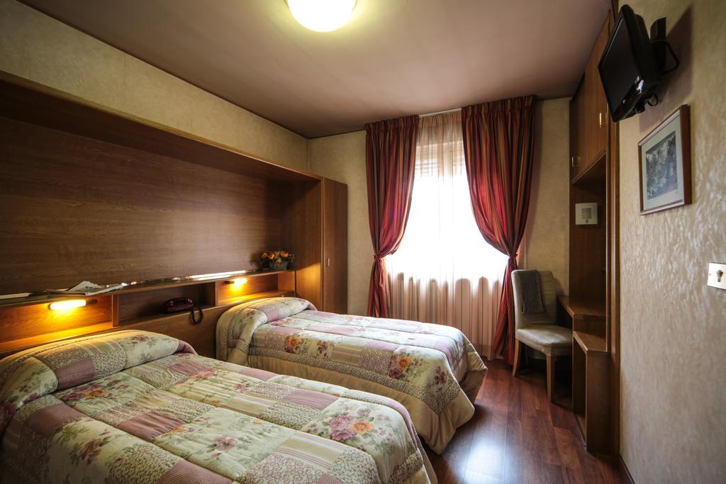 Hotel Roma Aosta Habitación foto